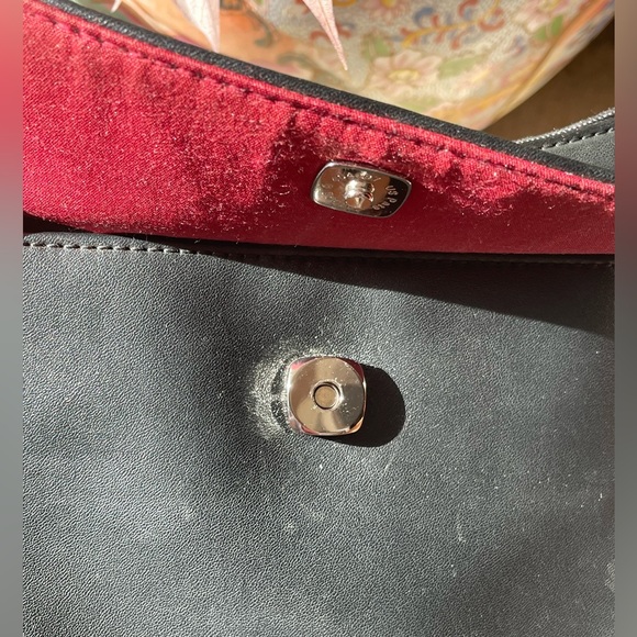 Liz Claiborne Small Crossbody Black Vegan Leather W/ Red Lining Bag - Picture 6 of 7